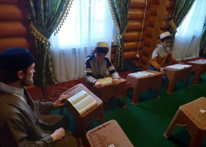 По направлению ДУМ РФ Рушан Камалетдинов проводит уроки в Архангельске