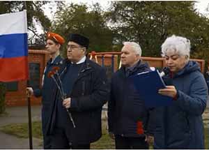 Мемориальная доска летчице Вере Захаровой установлена на Аллее героев у мечети в Большом Исаково Калининградской области