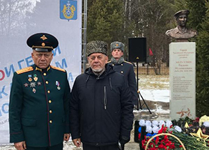 Муфтий Тюменской области принял участие в открытии памятника Герою России Раушану Абдулину