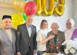 Губернатор Калининградской области Алексей Беспрозванных поздравил ветерана ВОВ Зию Салихова с 103-летием 