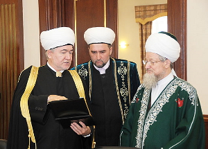 Равиль Гайнутдин, Илдус Файзов и Талгат Таджуддин. фото: shaimiev.tatarstan.ru