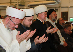 Послы и представители дипмиссий и богословы из мусульманских государств посетили Московскую Соборную мечеть по случаю Дня аль-Кудс