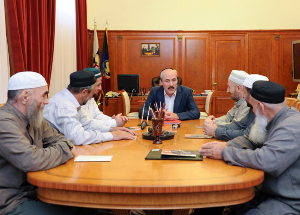 Рамазан Абдулатипов встретился с представителями мусульманской уммы суфийского и салафитского направлений